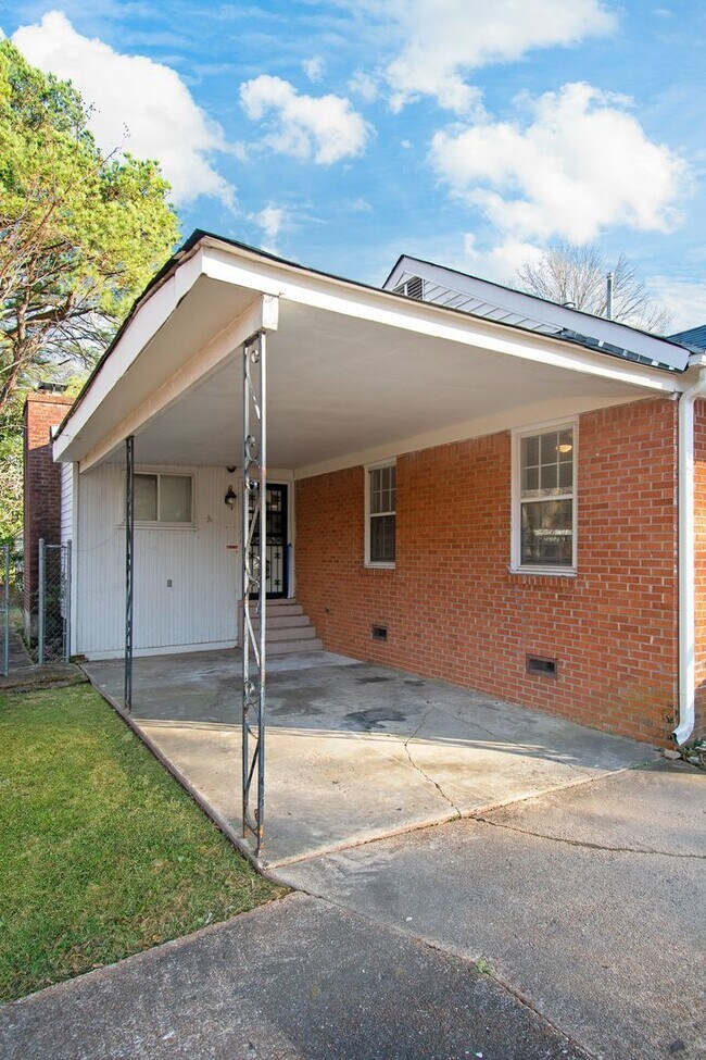 Foto del edificio - Newly Renovated 3BR/1B home in Whitehaven