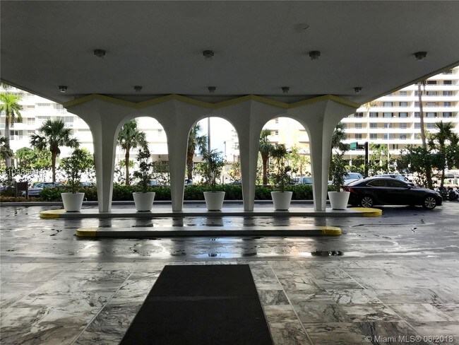 Foto del edificio - 5600 CONDO