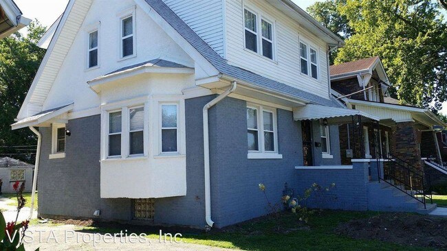 Building Photo - 635 S 44th St