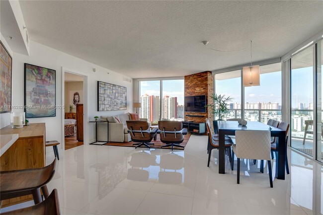 Foto del edificio - 150 Sunny Isles Blvd