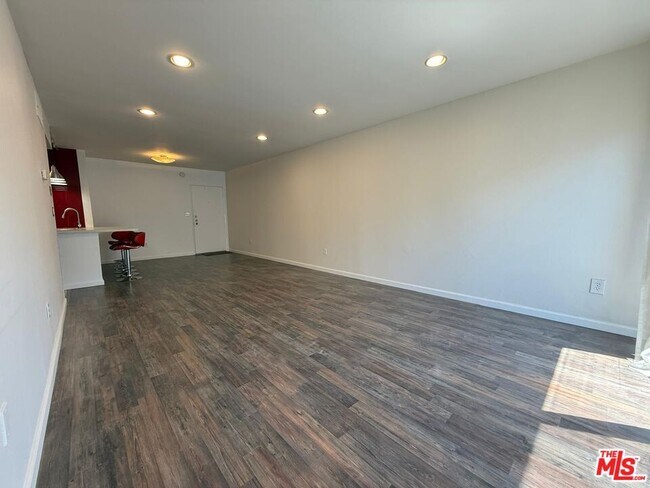 Foto del edificio - 5257 Radford Ave