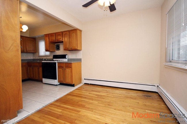 Foto del edificio - 2102 Hoyt Ave S