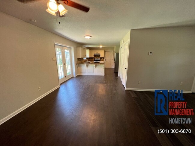 Building Photo - 10 Woodbriar Ct