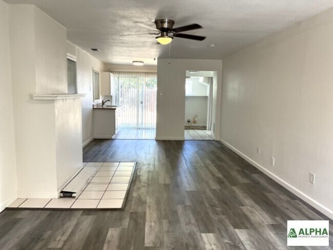 Building Photo - Nice clean house