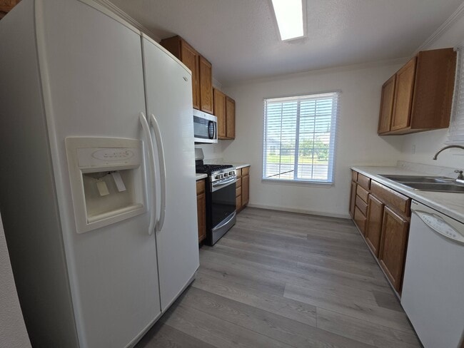 Foto del edificio - 2067 Blossom Ave