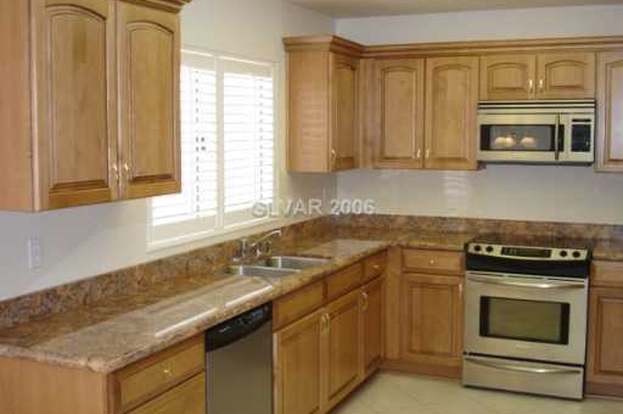 Building Photo - 8528 Glenmount Dr