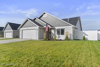 Building Photo - 3813 N Pradera Ct