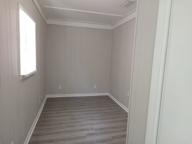 Building Photo - 4600 Pinedale Dr