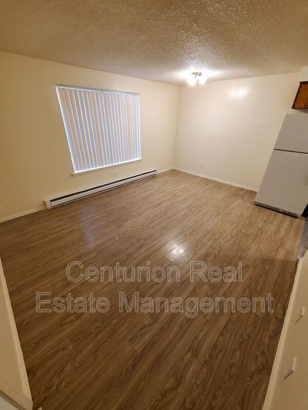 Building Photo - 156 Manbrin Dr N