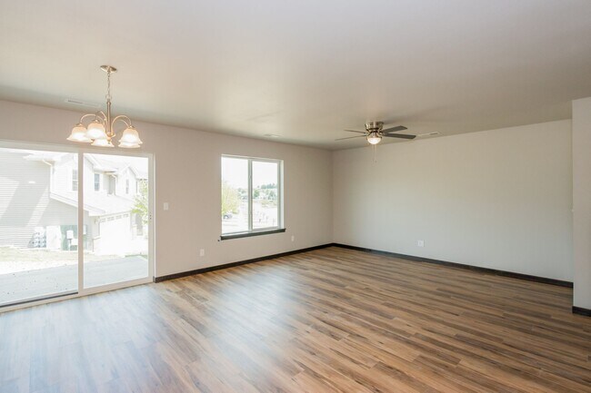 Foto del edificio - 155 Hilltop Dr