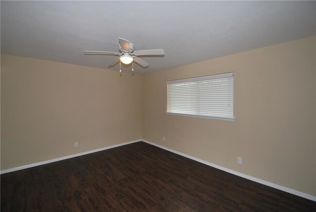 Building Photo - 5004 Live Oak St
