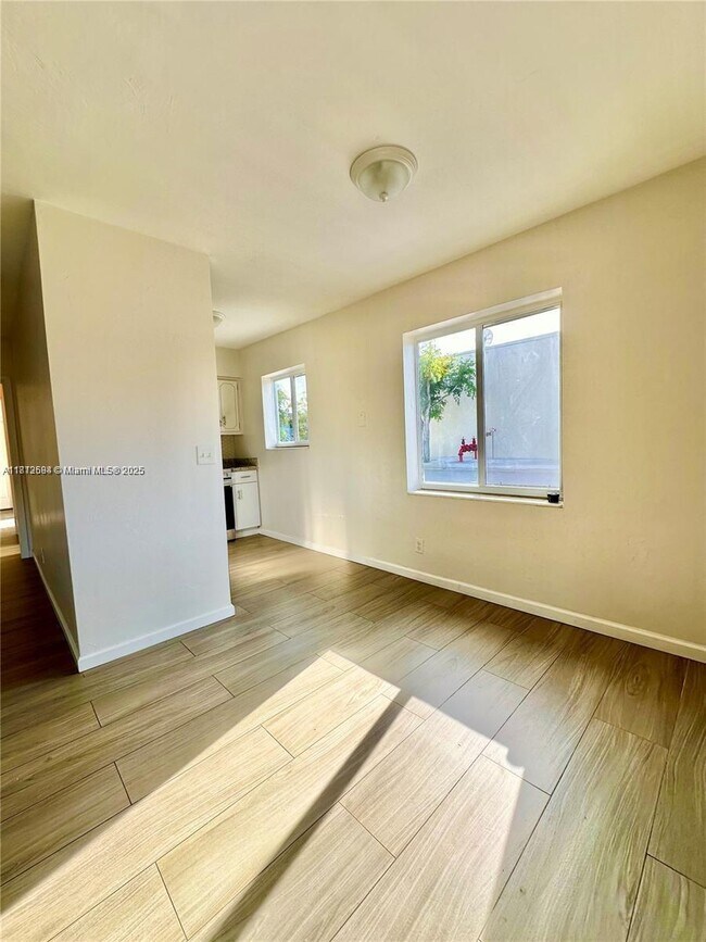 Foto del edificio - 1821 N 17th Ct