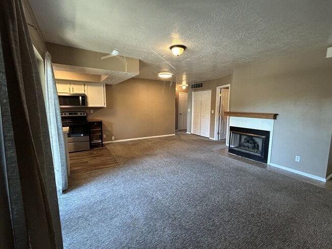 Building Photo - 662 W Jefferson Cove