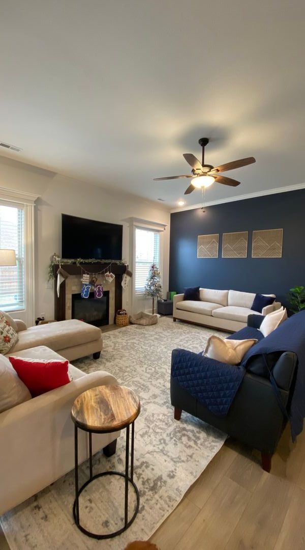 Building Photo - 3 bedroom 2 bathroom house with fenced in yard