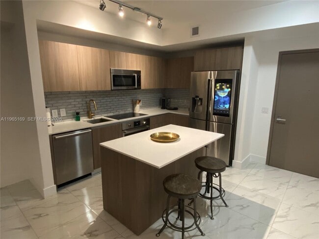 Building Photo - 201 SW 17th Rd