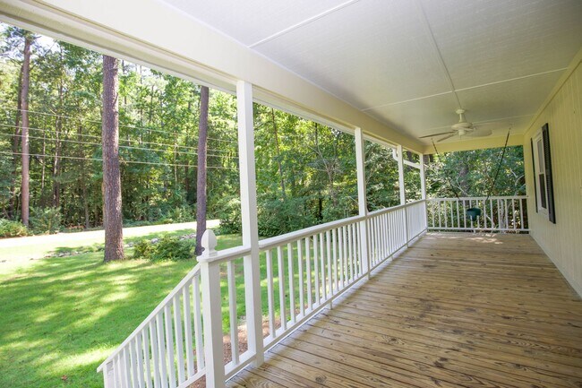 Foto del edificio - Woodlake rental now available!