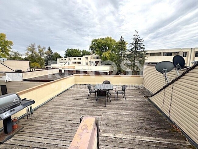 Building Photo - 10840 Rockford Rd