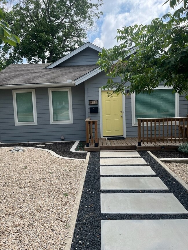 Building Photo - 828 Wheless Ave