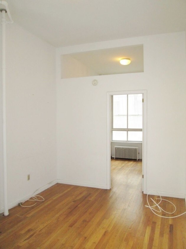 Primary Photo - 247 E 62nd St