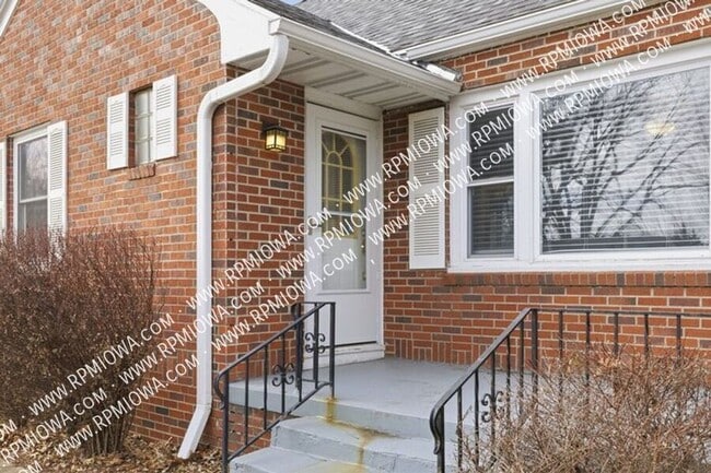 Building Photo - 1050 57th St