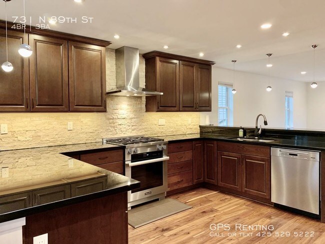 Building Photo - Luxury 4 bed, 3 bath in Greenwood