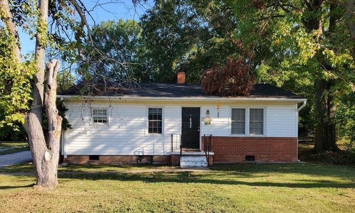 Foto principal - THREE BEDROOM RANCH