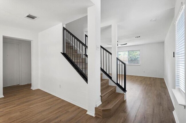 Building Photo - 2219 Ada Ln