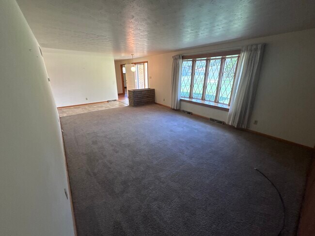 Building Photo - 2317 Miller Ave