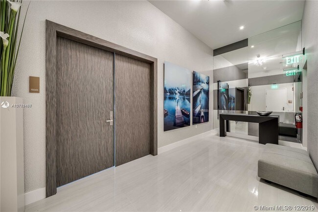 Building Photo - 5000 Island Estates Dr