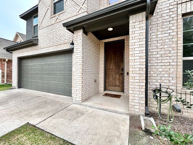 Foto del edificio - Bright & Beautiful 4 Bed, 3.5 Bath Home with Room for Everyone