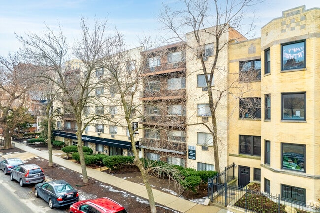 Building Photo - 515 W. Barry