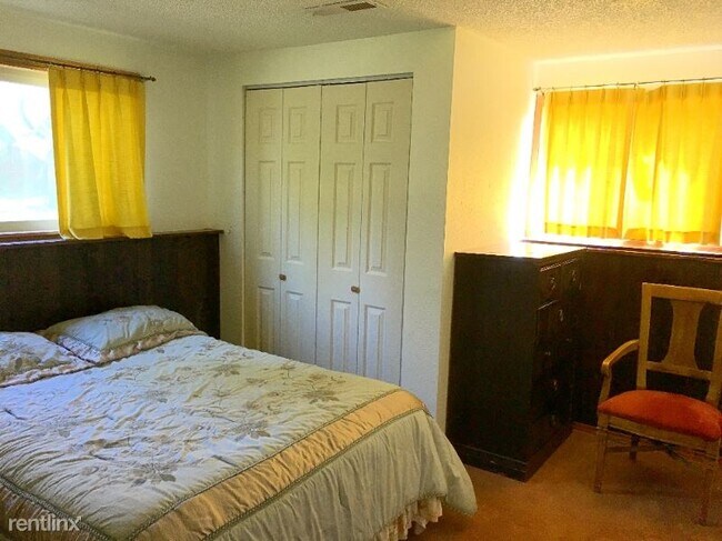 Building Photo - 3303 W Vel View Dr