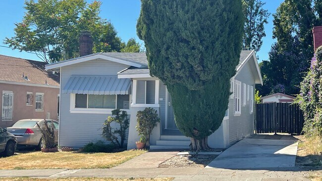 Building Photo - 2921 73rd Ave