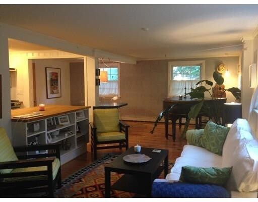 Building Photo - 14 Ivy St