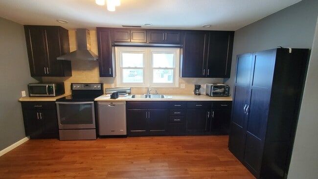 Building Photo - 817 E 11th Ave