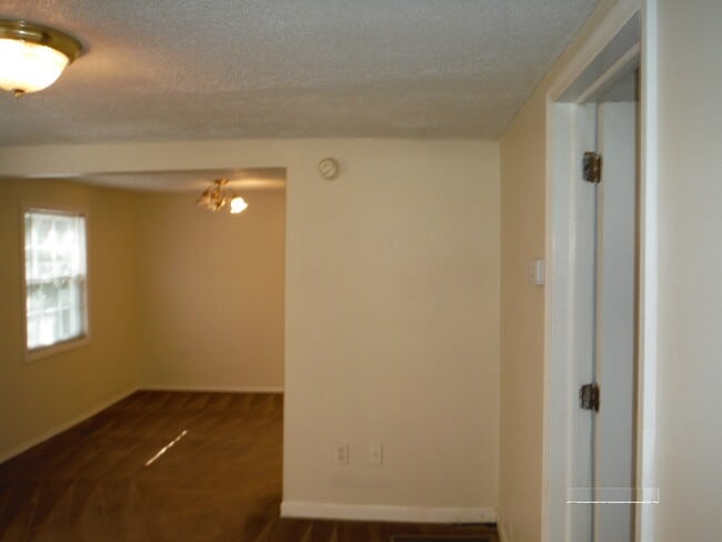 Building Photo - 5510 Lakeview Dr