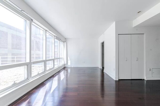 Building Photo - 350 W 42nd St
