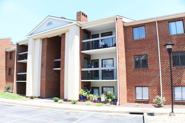 Building Photo - 1018 Blue Ridge Dr