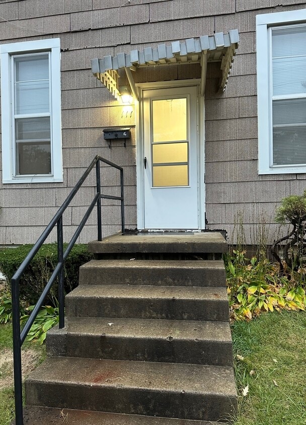 Photo - 111 S. 14th St. (Grove House)