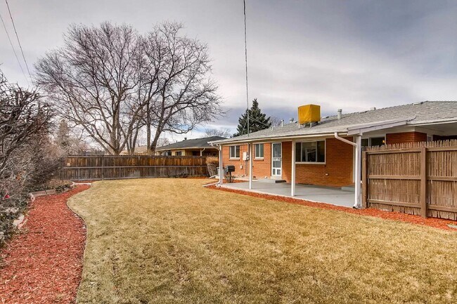 Building Photo - 5482 E Colorado Ave