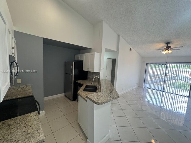 Building Photo - 9999 Summerbreeze Dr