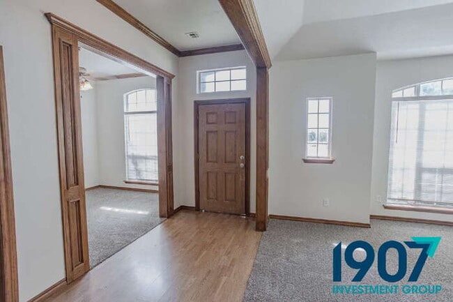 Building Photo - Elegant and Spacious 3-Bedroom Home in Edm...