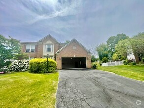 Building Photo - 7505 Pine Creek Dr