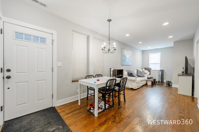 Building Photo - 1640 W Blackhawk St