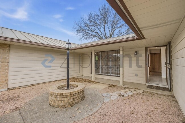 Foto del edificio - 3119 Satellite Dr