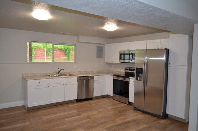 Building Photo - 1025 N 200 E