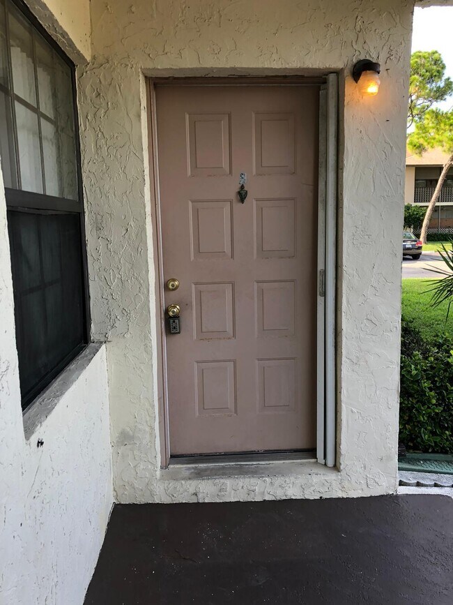 Building Photo - 4205 S 57th Avenue B Greenacres Fl 33463