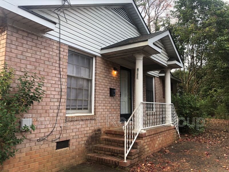 2931 Amity Garden Ct, Charlotte, NC 28205 Townhome Rentals in Charlotte NC