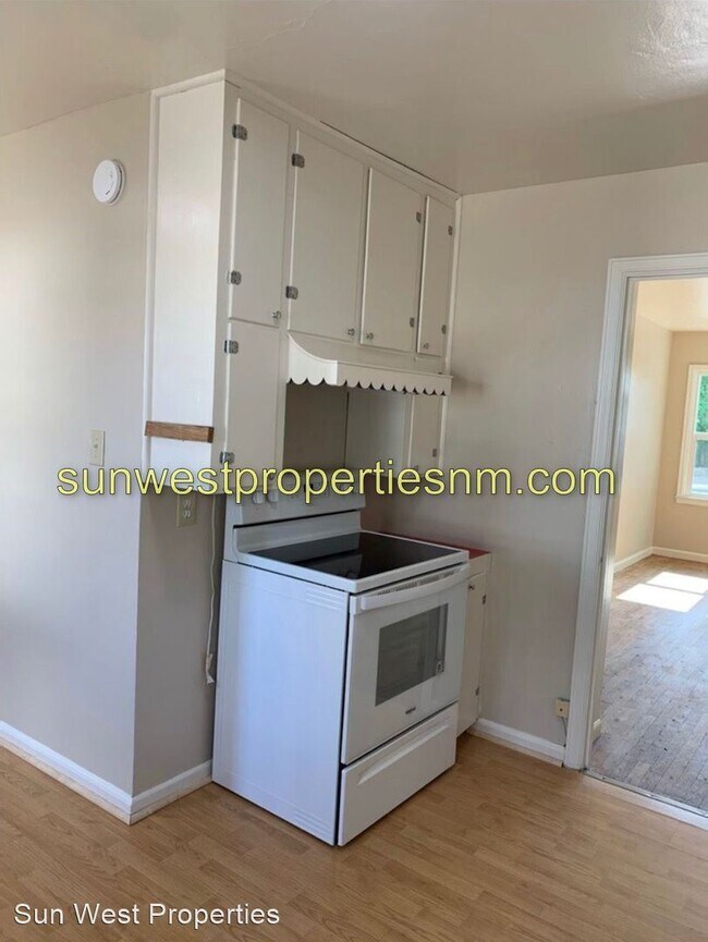 Building Photo - 2 br, 1 bath House - 1010 N. Loma Linda