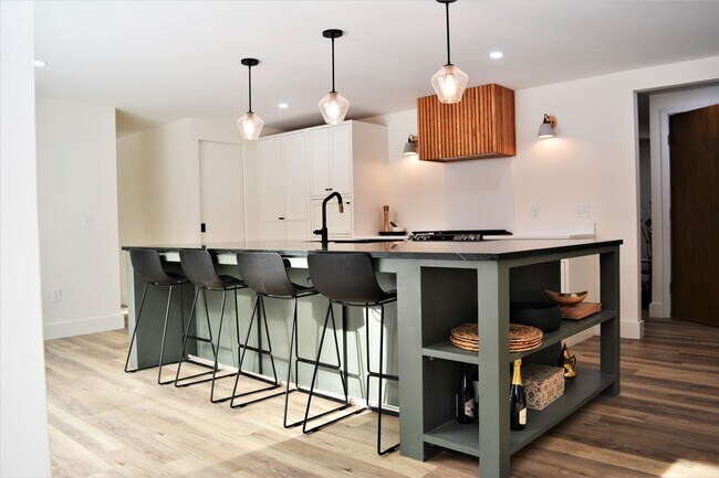 Building Photo - 65 Anderson Pond Rd